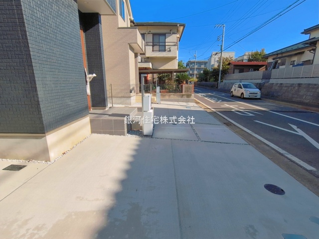 G00398517 神奈川県藤沢市天神町３丁目 新築一戸建て 4590万円 土地面積99.23m² (約30.01坪) 建物面積79.93m² (約24.17坪) 間取り３ＬＤＫ 築年月2026年10月(築１年以内)【外観13】
