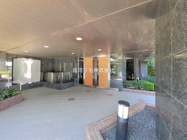 G00398689 東京都世田谷区下馬１丁目 中古マンション 1億5980万円 専有面積79.89m² (約24.16坪) 間取り３ＬＤＫ 所在階3階 築年月2004年02月(築22年)【外観5】