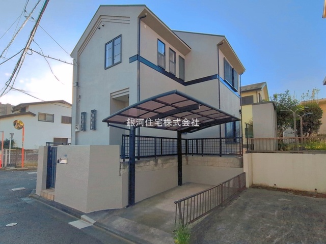 G00398741 神奈川県藤沢市本藤沢３丁目 中古一戸建て 4699万円 土地面積125.63m² (約38.00坪) 建物面積93.56m² (約28.30坪) 間取り４ＬＤＫ 築年月2001年09月(築25年)【外観2】