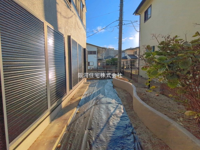 G00398741 神奈川県藤沢市本藤沢３丁目 中古一戸建て 4699万円 土地面積125.63m² (約38.00坪) 建物面積93.56m² (約28.30坪) 間取り４ＬＤＫ 築年月2001年09月(築25年)【外観7】