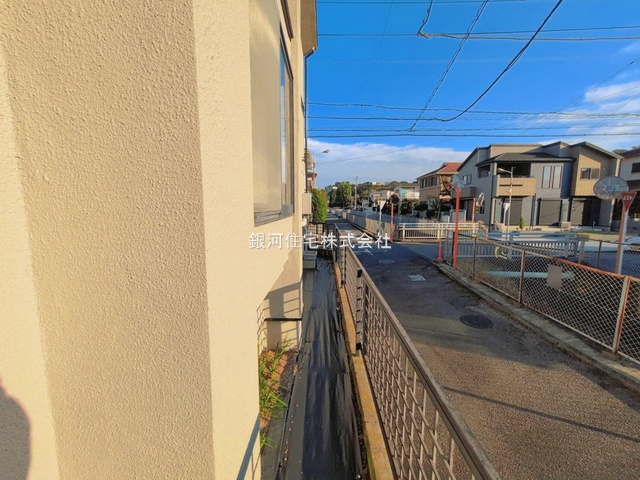 G00398741 神奈川県藤沢市本藤沢３丁目 中古一戸建て 4699万円 土地面積125.63m² (約38.00坪) 建物面積93.56m² (約28.30坪) 間取り４ＬＤＫ 築年月2001年09月(築25年)【外観9】