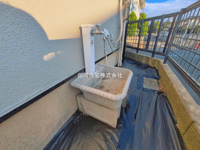 G00398741 神奈川県藤沢市本藤沢３丁目 中古一戸建て 4699万円 土地面積125.63m² (約38.00坪) 建物面積93.56m² (約28.30坪) 間取り４ＬＤＫ 築年月2001年09月(築25年)【外観10】