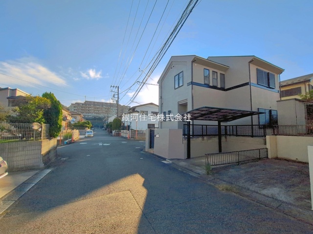 G00398741 神奈川県藤沢市本藤沢３丁目 中古一戸建て 4699万円 土地面積125.63m² (約38.00坪) 建物面積93.56m² (約28.30坪) 間取り４ＬＤＫ 築年月2001年09月(築25年)【外観13】