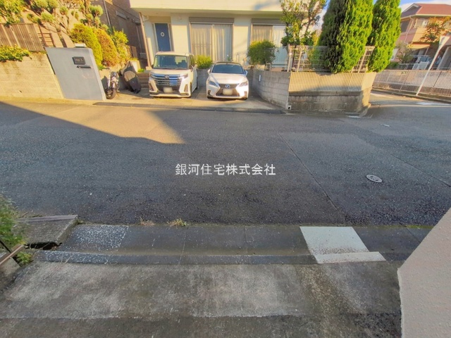 G00398741 神奈川県藤沢市本藤沢３丁目 中古一戸建て 4699万円 土地面積125.63m² (約38.00坪) 建物面積93.56m² (約28.30坪) 間取り４ＬＤＫ 築年月2001年09月(築25年)【外観16】