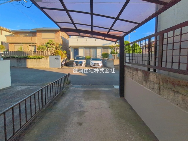 G00398741 神奈川県藤沢市本藤沢３丁目 中古一戸建て 4699万円 土地面積125.63m² (約38.00坪) 建物面積93.56m² (約28.30坪) 間取り４ＬＤＫ 築年月2001年09月(築25年)【外観17】