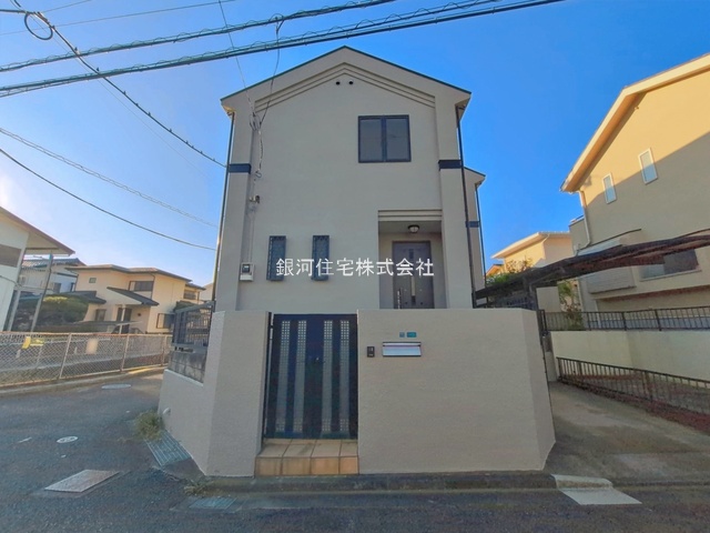 G00398741 神奈川県藤沢市本藤沢３丁目 中古一戸建て 4699万円 土地面積125.63m² (約38.00坪) 建物面積93.56m² (約28.30坪) 間取り４ＬＤＫ 築年月2001年09月(築25年)【外観18】