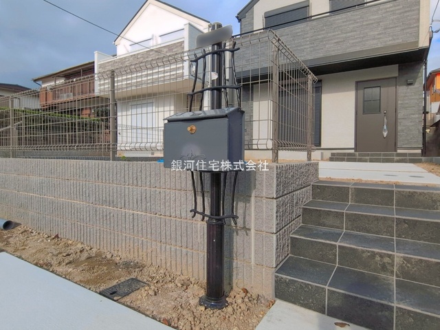 G00399263 神奈川県横浜市磯子区洋光台３丁目 新築一戸建て 8198万円 土地面積172.28m² (約52.11坪) 建物面積102.26m² (約30.93坪) 間取り４ＬＤＫ 築年月2026年10月(築１年以内)【外観5】