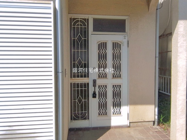 G00399266 埼玉県鴻巣市吹上富士見１丁目 中古一戸建て 799万円 土地面積105.85m² (約32.01坪) 建物面積93.57m² (約28.30坪) 間取り４ＬＤＫ 築年月1988年09月(築38年)【外観13】