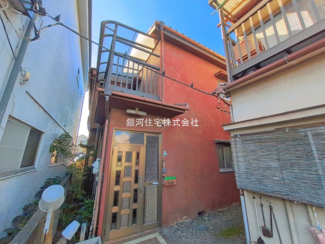 G00399271 東京都足立区西新井本町４丁目 中古一戸建て 1380万円 土地面積86.45m² (約26.15坪) 建物面積83.09m² (約25.13坪) 間取り４ＬＤＫ 築年月1970年03月(築56年)【外観8】