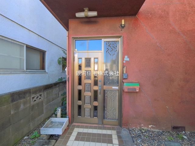 G00399271 東京都足立区西新井本町４丁目 中古一戸建て 1380万円 土地面積86.45m² (約26.15坪) 建物面積83.09m² (約25.13坪) 間取り４ＬＤＫ 築年月1970年03月(築56年)【外観11】