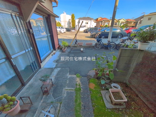 G00399271 東京都足立区西新井本町４丁目 中古一戸建て 1380万円 土地面積86.45m² (約26.15坪) 建物面積83.09m² (約25.13坪) 間取り４ＬＤＫ 築年月1970年03月(築56年)【外観13】