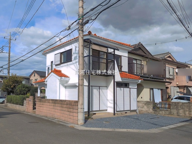 G00399542 埼玉県鶴ヶ島市大字中新田 中古一戸建て 1749万円 土地面積101.67m² (約30.75坪) 建物面積79.99m² (約24.19坪) 間取り４ＤＫ 築年月1985年04月(築41年)【外観13】