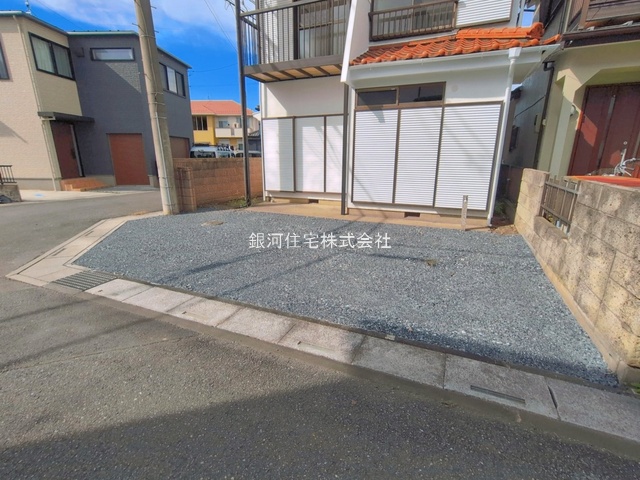 G00399542 埼玉県鶴ヶ島市大字中新田 中古一戸建て 1749万円 土地面積101.67m² (約30.75坪) 建物面積79.99m² (約24.19坪) 間取り４ＤＫ 築年月1985年04月(築41年)【外観15】