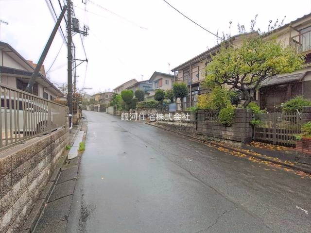 G00399543 埼玉県入間市大字新久 中古一戸建て 2099万円 土地面積153.87m² (約46.54坪) 建物面積109.88m² (約33.23坪) 間取り４ＬＤＫ 築年月1982年08月(築44年)【外観3】