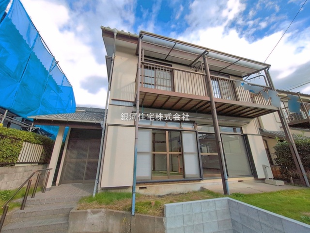 G00399543 埼玉県入間市大字新久 中古一戸建て 2099万円 土地面積153.87m² (約46.54坪) 建物面積109.88m² (約33.23坪) 間取り４ＬＤＫ 築年月1982年08月(築44年)【外観5】